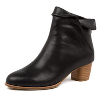Quarter turned view Women's Ziera Footwear style name Grale in Black Leather. Sku: ZR10287BLALE