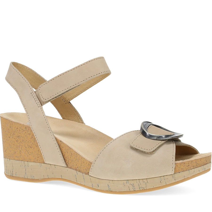 Quarter Turn Women's Stella Footwear in Sand Nubuck. Sku: 10003640300