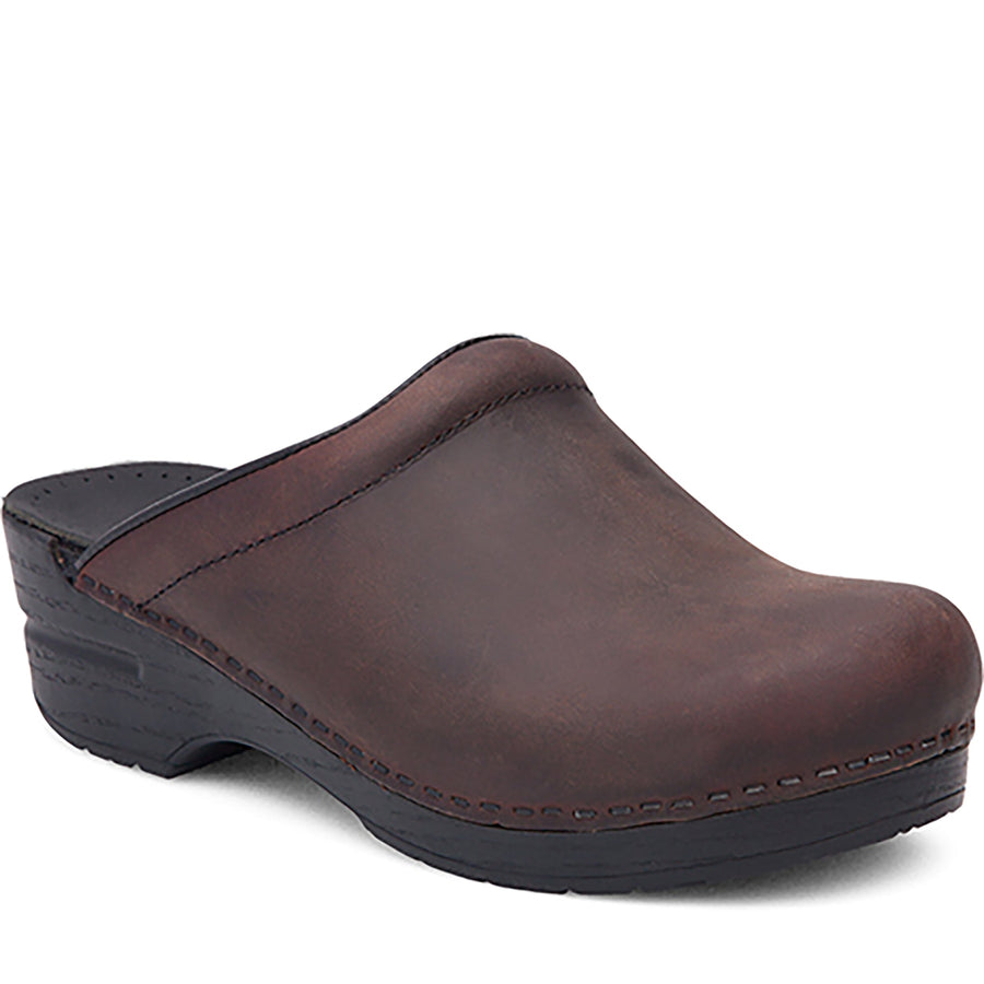 Quarter Turn Women's Sonja Footwear in Antique Brown/ Black Oiled. Sku: 247780202