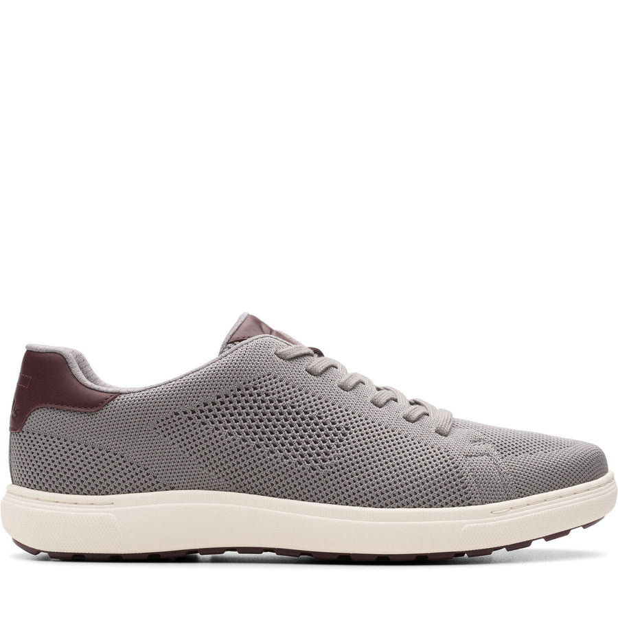 Quarter turn Men's Clarks Footwear style name Mapstone Lace Wide in color Grey Knit. Sku: 26181371-W