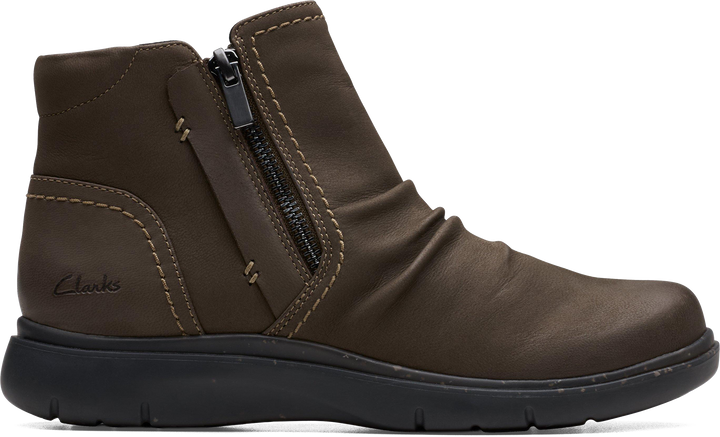 Quarter turn view Women's Clarks Footwear style name Certina Ruby in color DKGREY LEA. Sku: 26182923