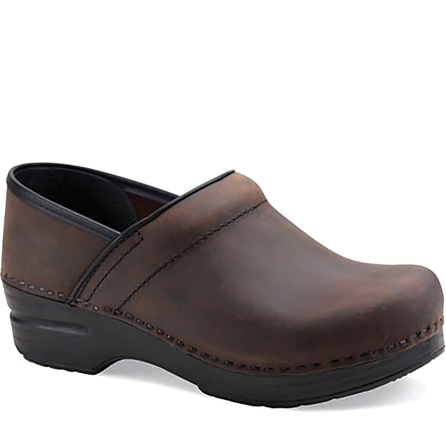 Quarter Turn Women's Professional Wide Footwear in Antique Brown Oiled. Sku: 299780202