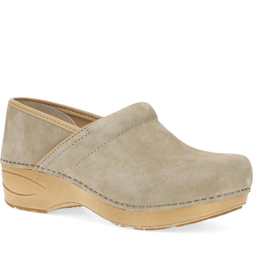 Women's Dansko Footwear style name XP 2.0 in color Sand Suede. Sku: 3950611421