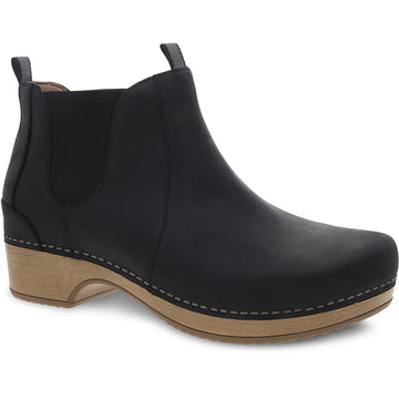 Women's Dansko Becka in Black Oiled Pull Up. Sku: 9433021600