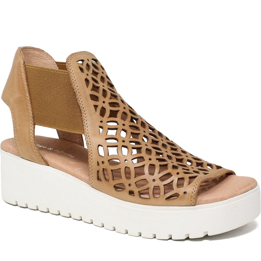 Quarter turn Women's Django & Juliette Footwear style name Odate in color Dark Tan. Sku: DJ19335TGCLE