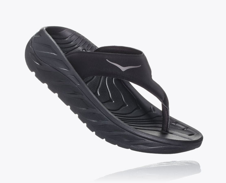 Quarter view Women's Hoka Footwear style name Ora Recovery Flip in color Bk/ Dgulgry. SKU: 1117910bdggr