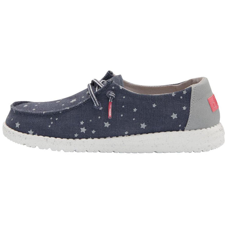 Quarter view Kids Hey Dude Footwear style name Wally Youth color Cat Eye Navy. Sku: 130122558