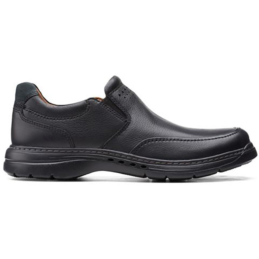 Quarter view Men's Clarks Footwear style name Un Brawley Step color Black Tumble. Sku: 26151788