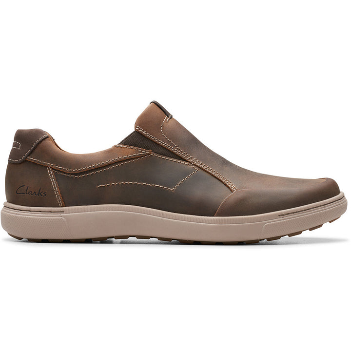 Quarter view Men's Clarks Footwear style name Mapstone Step Wide in color Beeswax. Sku: 26176890-W