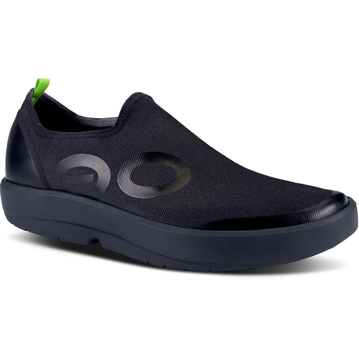 Quarter view Men's Oofos Footwear style name Oomg Eezee in color Black. Sku: 5082BLK