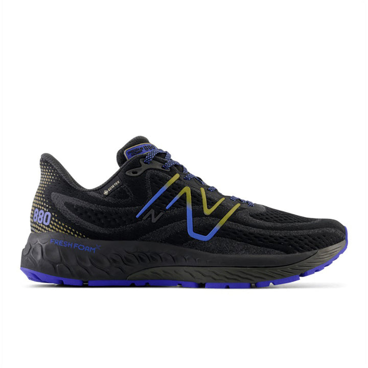 Quarter view Men's New Balance Footwear style name Fresh Foam X 880V12 Gore-Tex Medium in color Black/ Marine Blue. Sku: M880GQ13-1D