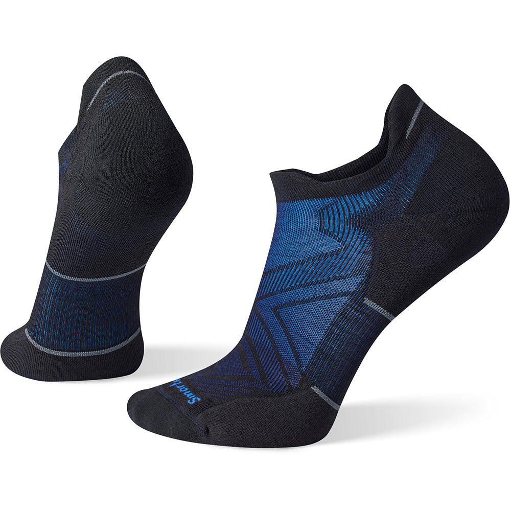 Quarter view Men's Sock style name Run Targeted Cushion Low in color Black. SKU: SW001659001