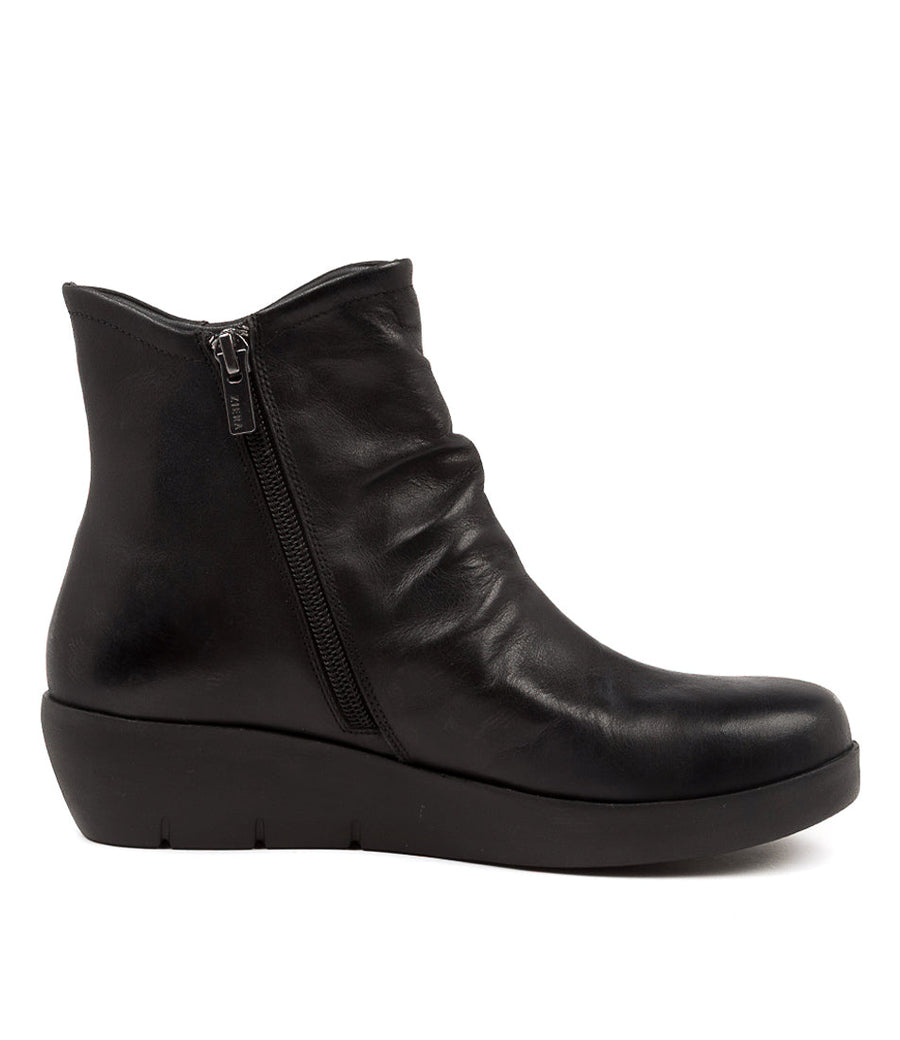 Inside view Women's Ziera Footwear style name Benny in Black Leather. Sku: ZR10238BLALE