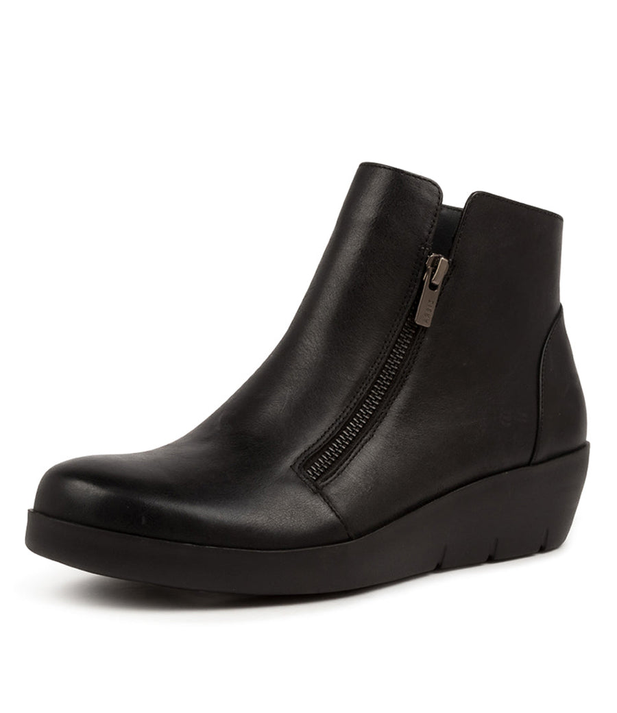 Quarter turned view Women's Ziera Footwear style name Bertha in Black Leather. Sku: ZR10239BLALE