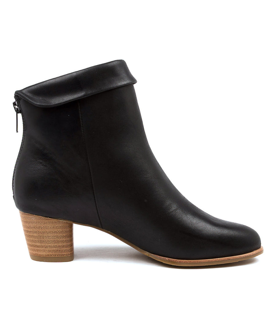 Inside view Women's Ziera Footwear style name Grale in Black Leather. Sku: ZR10287BLALE